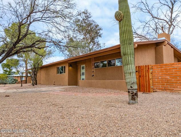 6821 E Nasumpta Drive, Tucson, AZ 85715