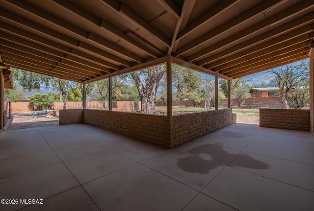 6821 E Nasumpta Drive, Tucson, AZ 85715