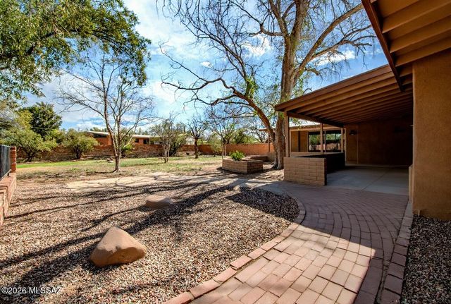 6821 E Nasumpta Drive, Tucson, AZ 85715