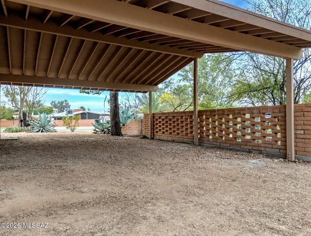 6821 E Nasumpta Drive, Tucson, AZ 85715
