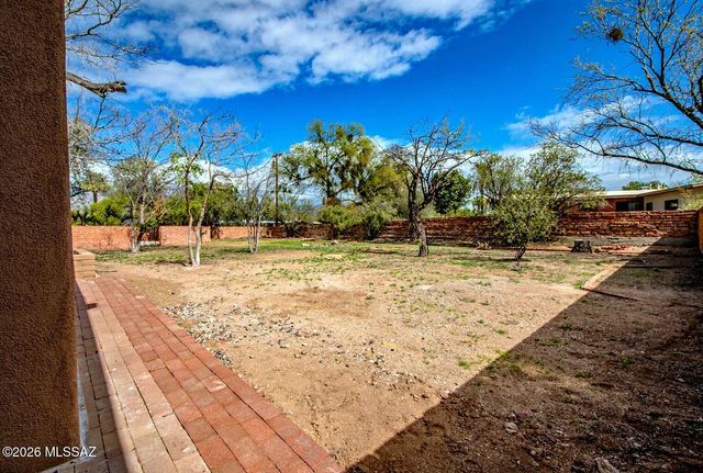 6821 E Nasumpta Drive, Tucson, AZ 85715