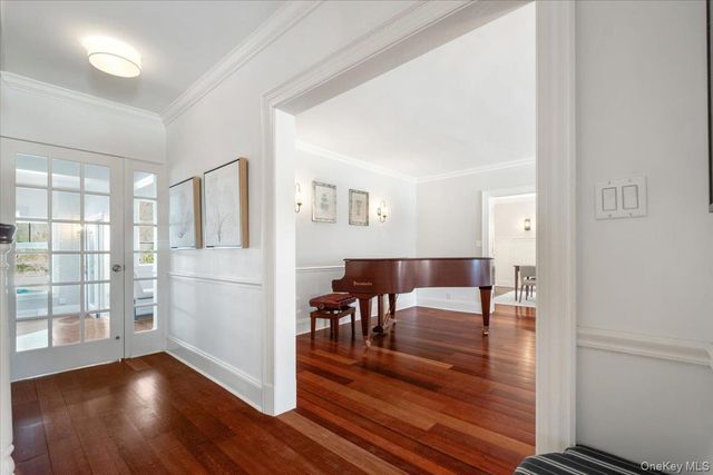 27 Huntington Avenue, Scarsdale, NY 10583