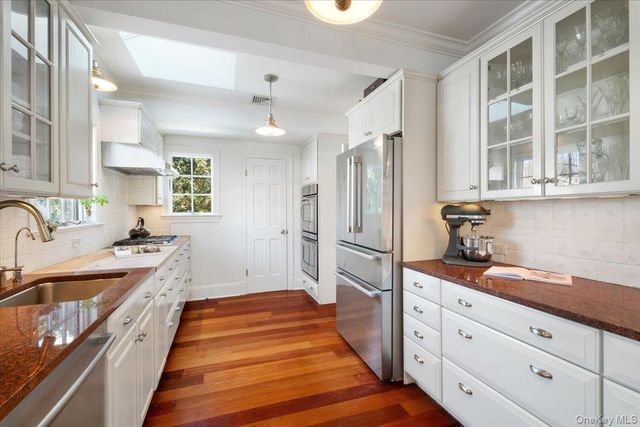 27 Huntington Avenue, Scarsdale, NY 10583