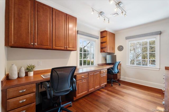 27 Huntington Avenue, Scarsdale, NY 10583