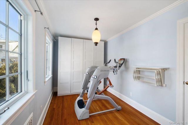 27 Huntington Avenue, Scarsdale, NY 10583