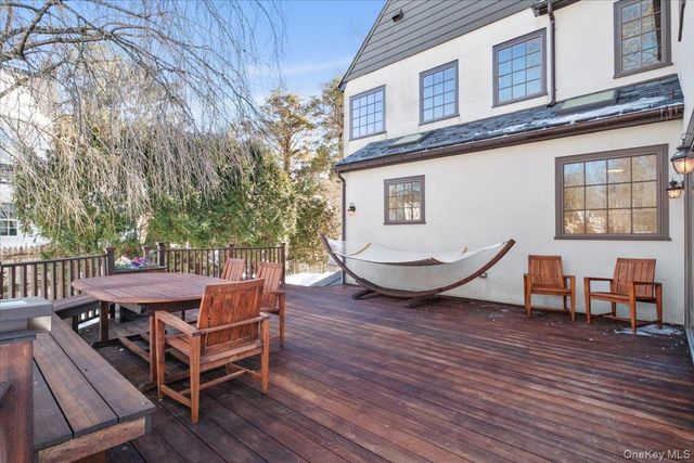 27 Huntington Avenue, Scarsdale, NY 10583