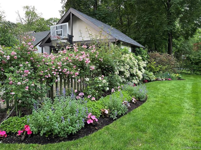 27 Huntington Avenue, Scarsdale, NY 10583