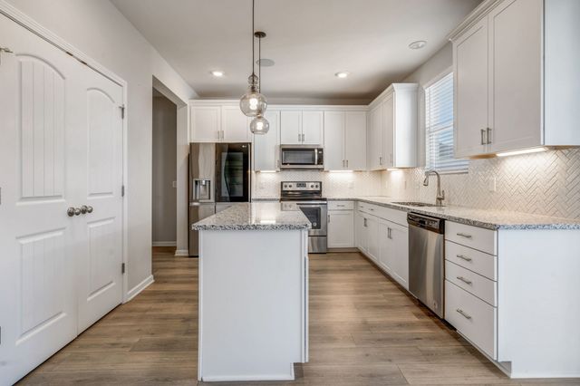 2861 Meadow Glen Circle, Mount Juliet, TN 37122