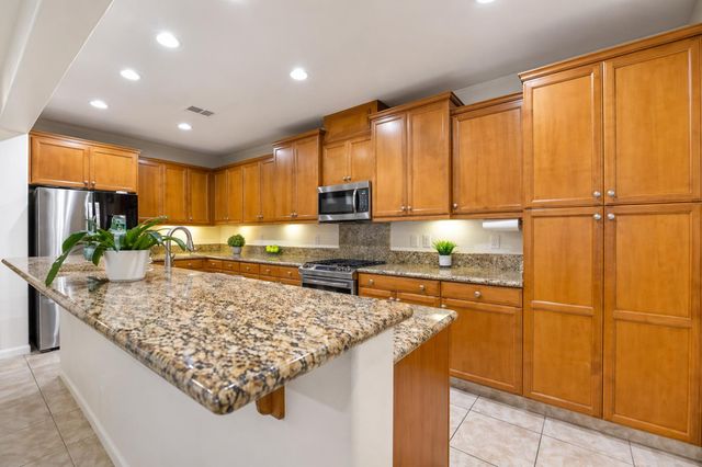 180 W Erics Way, Mountain House, CA 95391