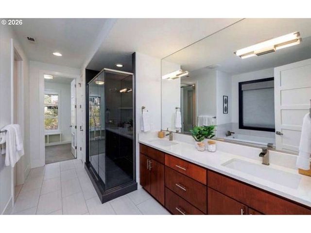 2982 Nw SANTANITA Ter, Portland, OR 97210