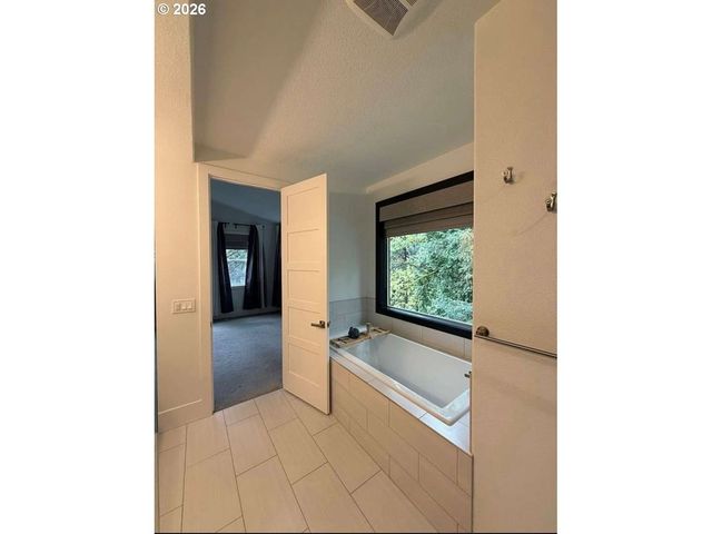2982 Nw SANTANITA Ter, Portland, OR 97210