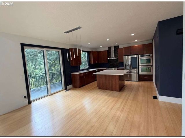 2982 Nw SANTANITA Ter, Portland, OR 97210