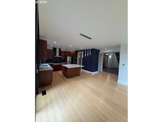 2982 Nw SANTANITA Ter, Portland, OR 97210