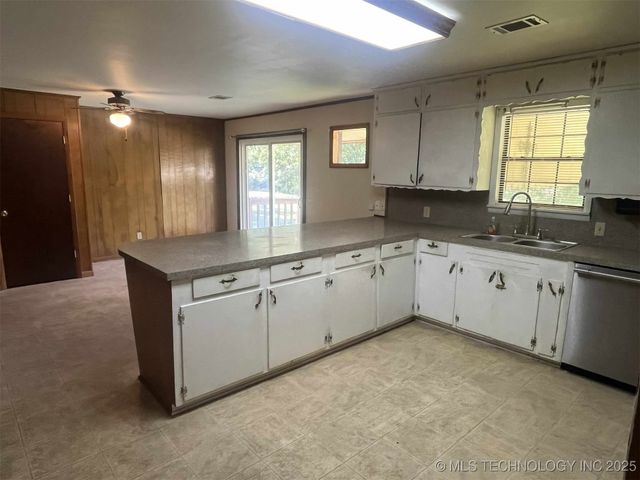 10650 W Hwy 9 Highway, Stigler, OK 74462