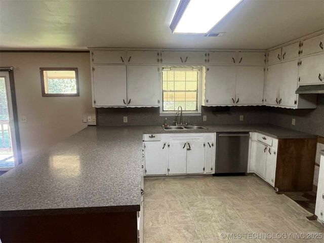 10650 W Hwy 9 Highway, Stigler, OK 74462