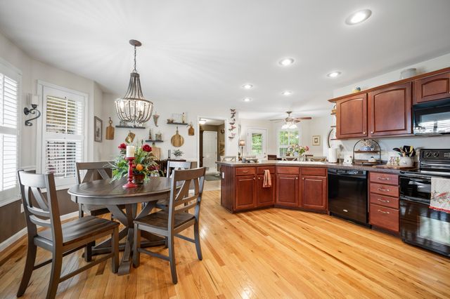 1076 Amberly Way, Richmond, KY 40475