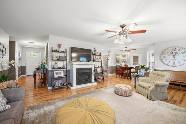 1076 Amberly Way, Richmond, KY 40475
