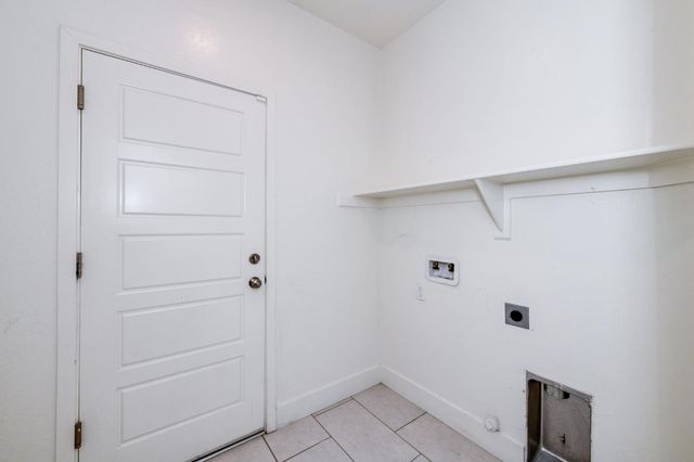 2071 N Hughes Avenue, Clovis, CA 93619