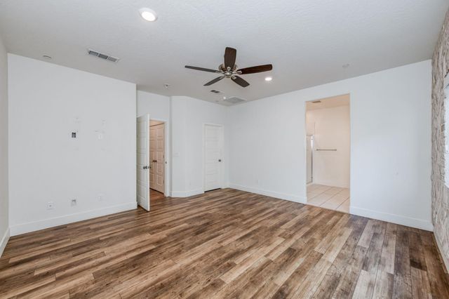 2071 N Hughes Avenue, Clovis, CA 93619