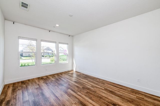 2071 N Hughes Avenue, Clovis, CA 93619