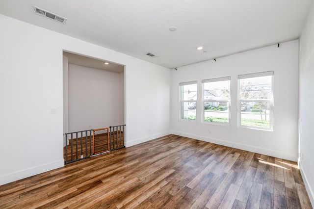 2071 N Hughes Avenue, Clovis, CA 93619