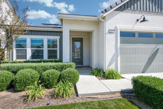 2071 N Hughes Avenue, Clovis, CA 93619