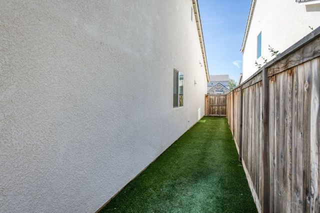 2071 N Hughes Avenue, Clovis, CA 93619