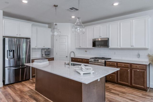 2071 N Hughes Avenue, Clovis, CA 93619