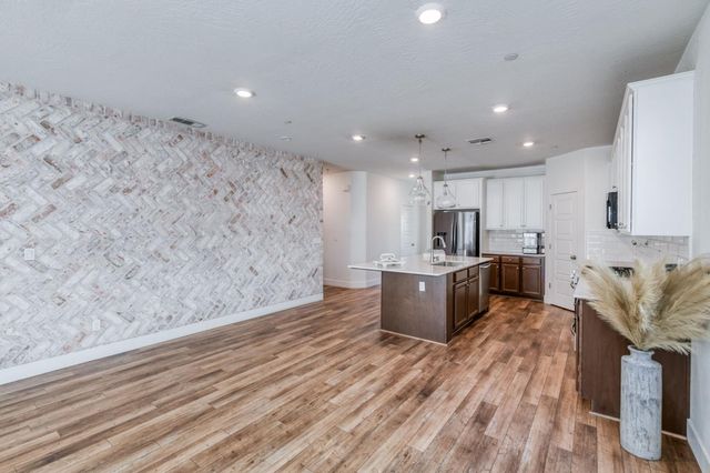 2071 N Hughes Avenue, Clovis, CA 93619