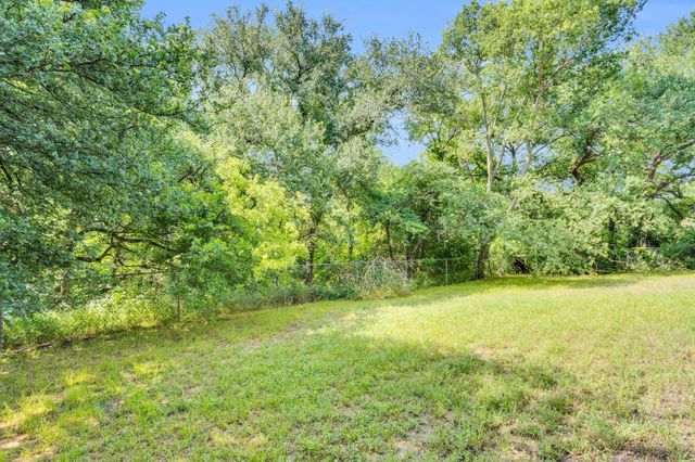 933 El Camino Road, Waxahachie, TX 75167