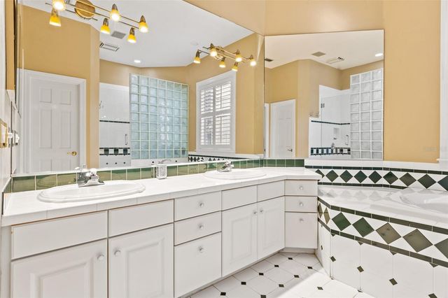 6445 RENWICK CIRCLE, Tampa, FL 33647