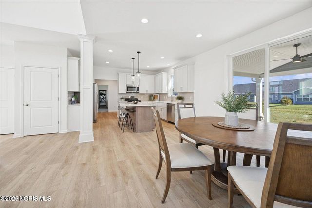 153 Bentley Drive, Perrysburg, OH 43551