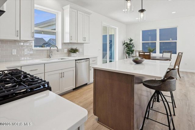 153 Bentley Drive, Perrysburg, OH 43551