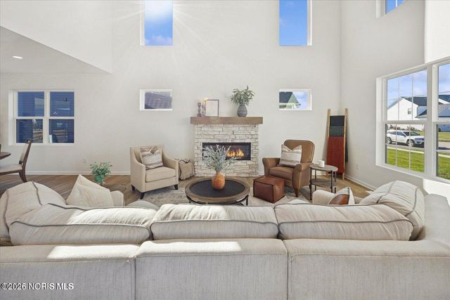 153 Bentley Drive, Perrysburg, OH 43551