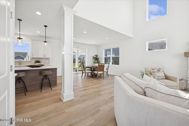 153 Bentley Drive, Perrysburg, OH 43551