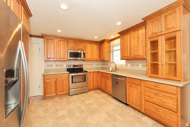 882 E 7905 S, Sandy, UT 84094