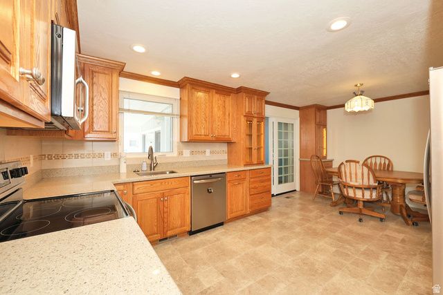 882 E 7905 S, Sandy, UT 84094