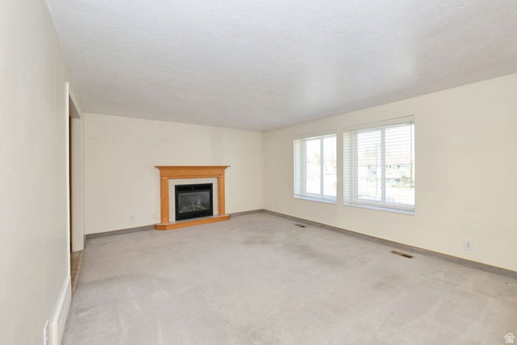 Image 11 of property listing at 882 E 7905 S, Sandy, UT 84094