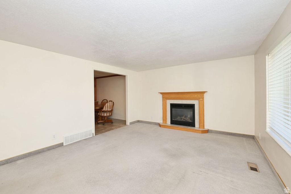 Image 12 of property listing at 882 E 7905 S, Sandy, UT 84094