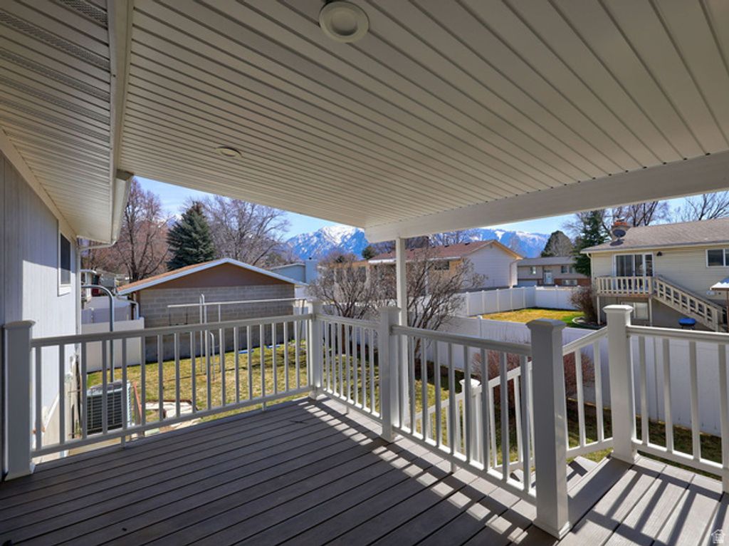 Image 14 of property listing at 882 E 7905 S, Sandy, UT 84094