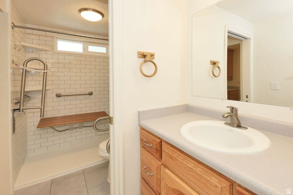 Image 15 of property listing at 882 E 7905 S, Sandy, UT 84094