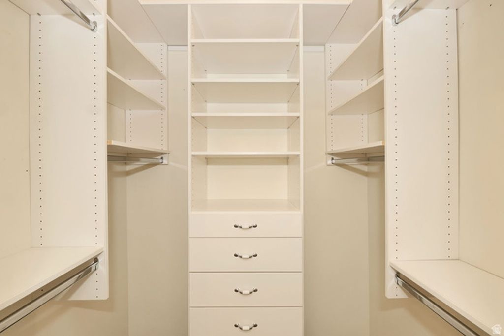 Image 20 of property listing at 882 E 7905 S, Sandy, UT 84094