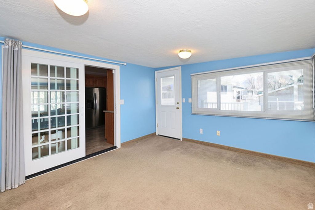 Image 26 of property listing at 882 E 7905 S, Sandy, UT 84094