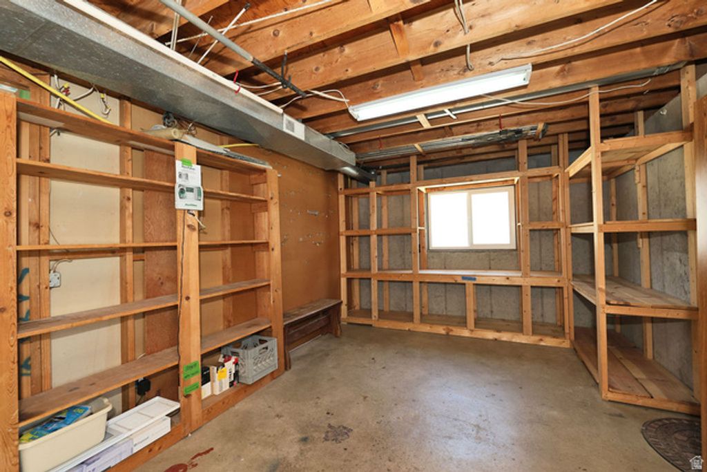 Image 32 of property listing at 882 E 7905 S, Sandy, UT 84094