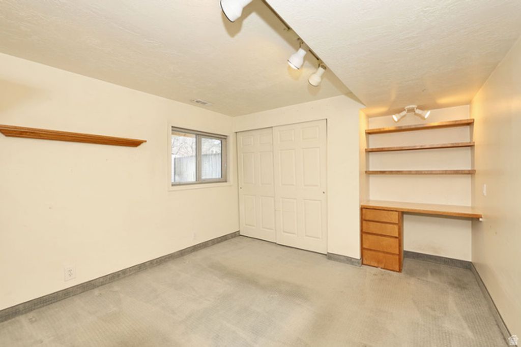 Image 33 of property listing at 882 E 7905 S, Sandy, UT 84094