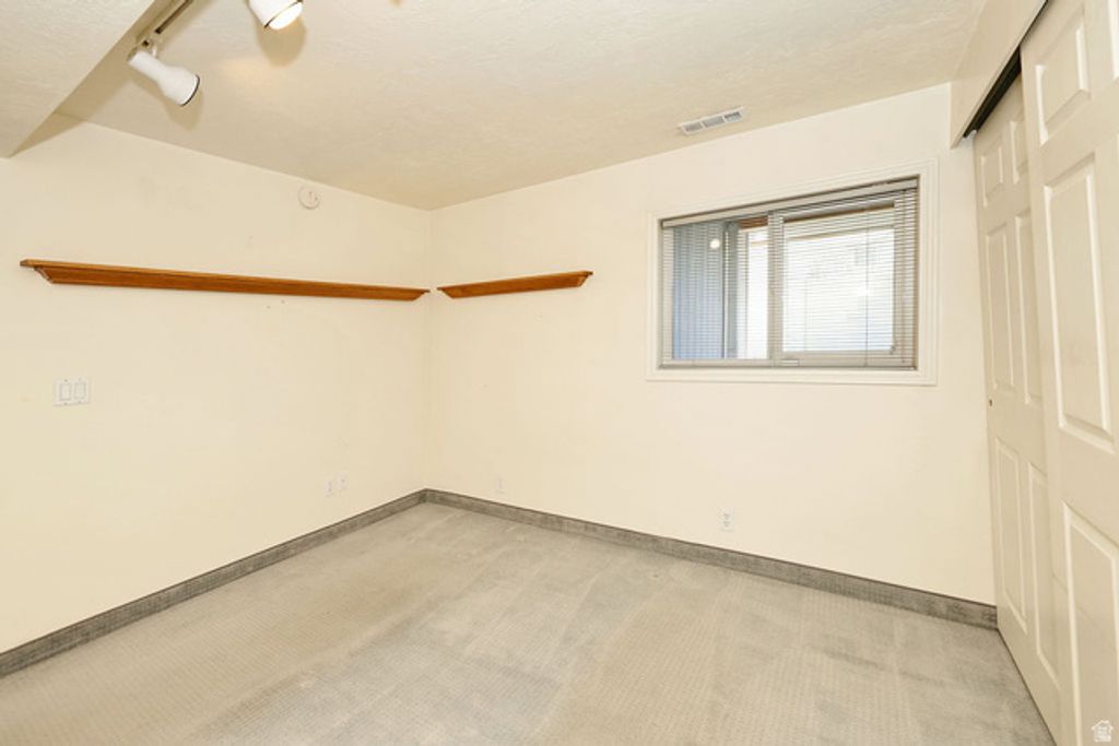 Image 34 of property listing at 882 E 7905 S, Sandy, UT 84094