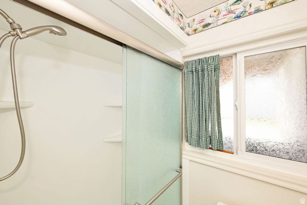 Image 36 of property listing at 882 E 7905 S, Sandy, UT 84094