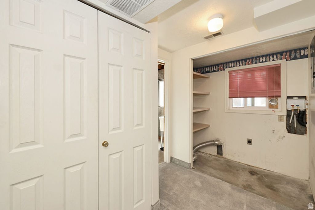 Image 37 of property listing at 882 E 7905 S, Sandy, UT 84094