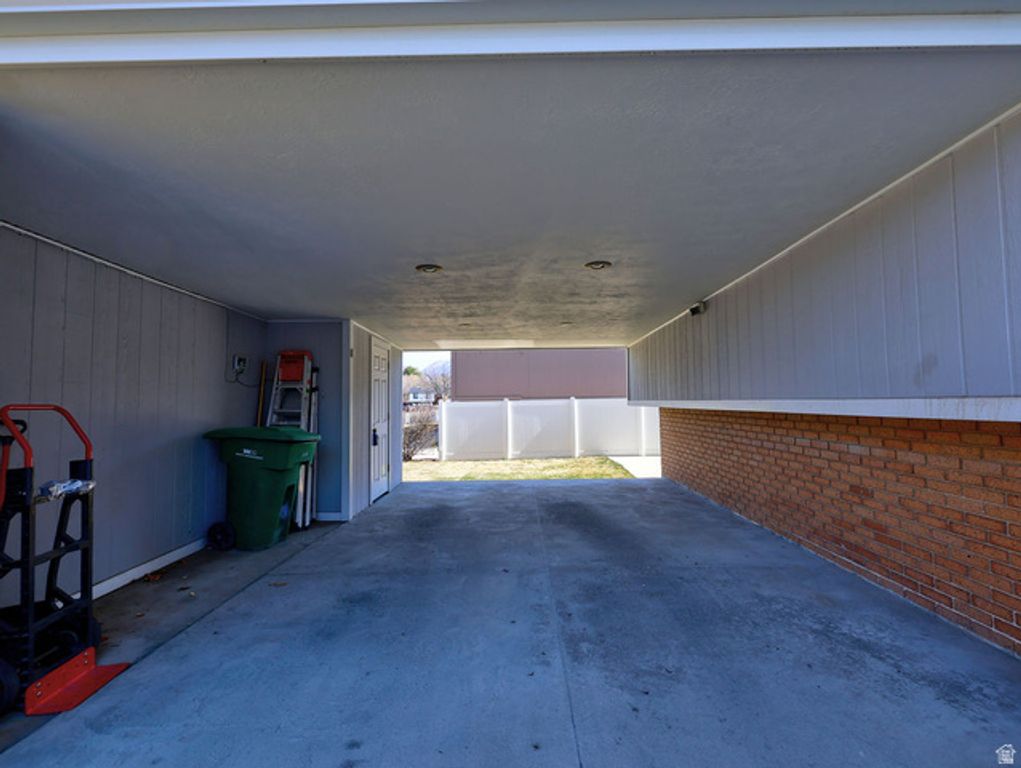 Image 39 of property listing at 882 E 7905 S, Sandy, UT 84094