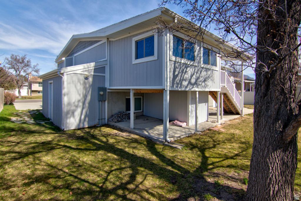 Image 40 of property listing at 882 E 7905 S, Sandy, UT 84094